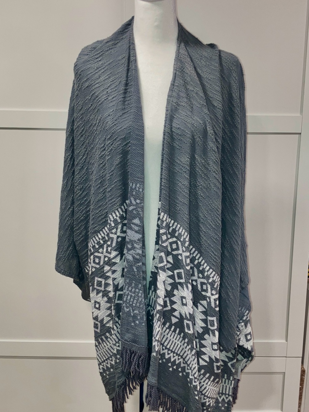 Mossimo Supply Co. Light Gray Textured Knit Wrap